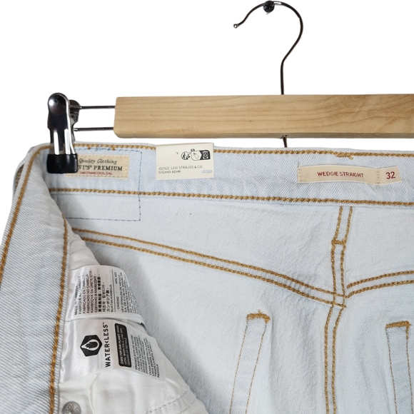 Levi's Wedgie Straight Fit Jeans - Picture 7 of 11